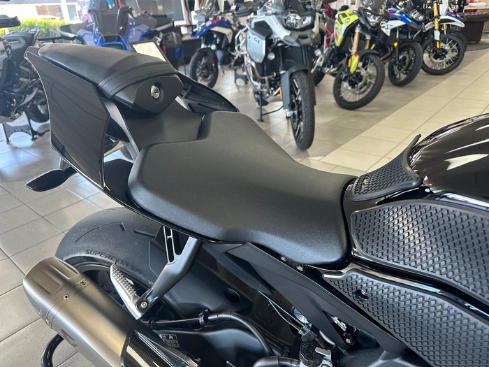 2023 Yamaha YZF-R1 R1 Black