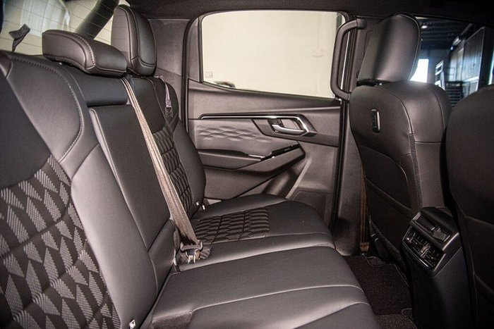 2025 Isuzu D-MAX BLADE