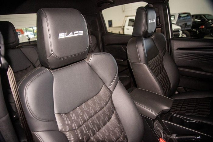 2025 Isuzu D-MAX BLADE