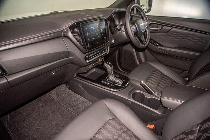 2025 Isuzu D-MAX BLADE