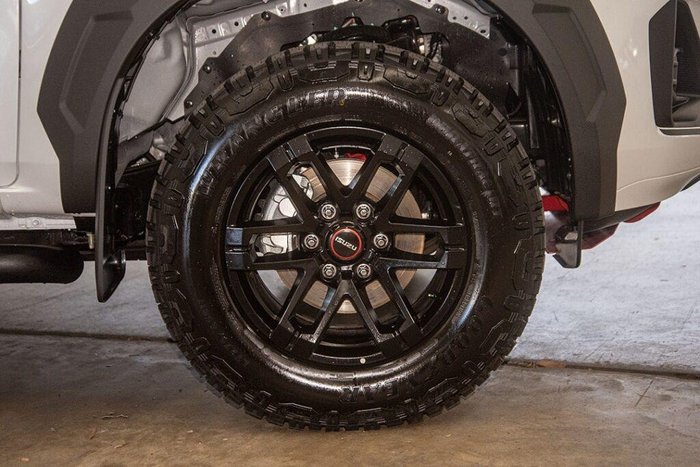 2025 Isuzu D-MAX BLADE