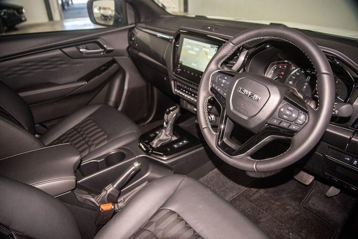 2025 Isuzu D-MAX BLADE