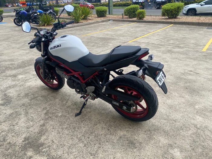 2022 Suzuki SV650 RED/WHITE