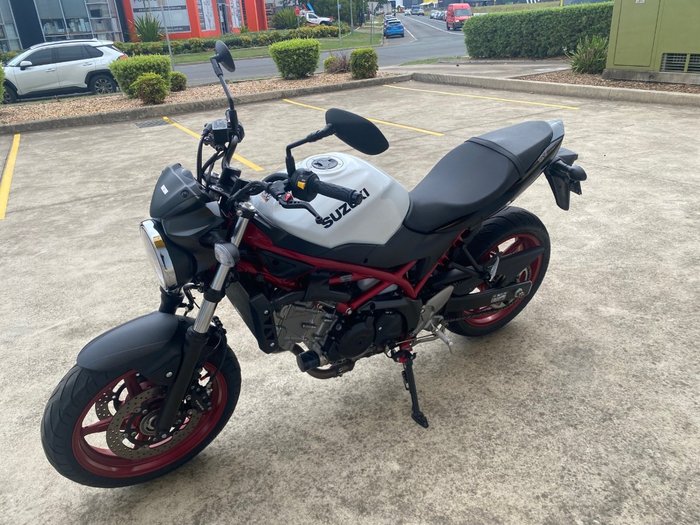 2022 Suzuki SV650 RED/WHITE