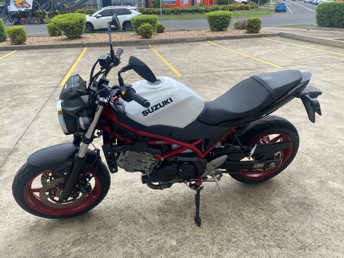 2022 Suzuki SV650 RED/WHITE