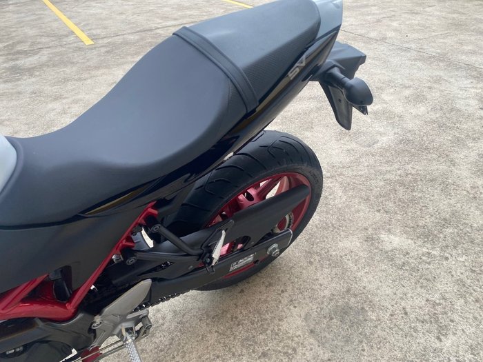 2022 Suzuki SV650 RED/WHITE