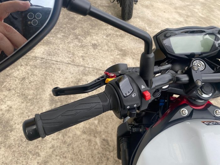 2022 Suzuki SV650 RED/WHITE