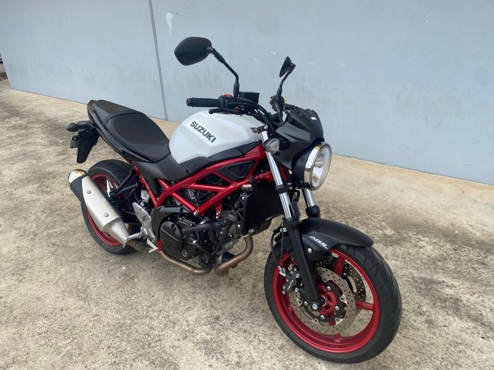 2022 Suzuki SV650 RED/WHITE