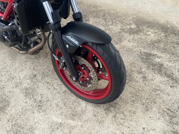 2022 Suzuki SV650 RED/WHITE