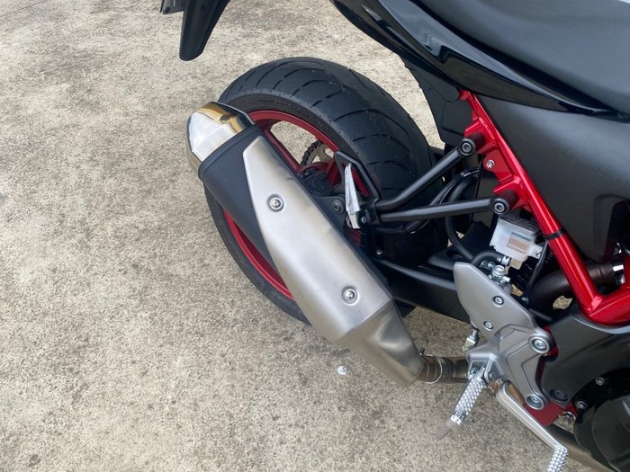 2022 Suzuki SV650 RED/WHITE