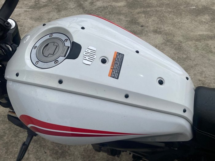 2024 Yamaha XSR700 White