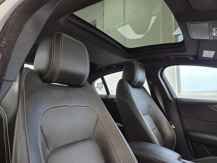 2020 Jaguar XE P300 R-Dynamic HSE