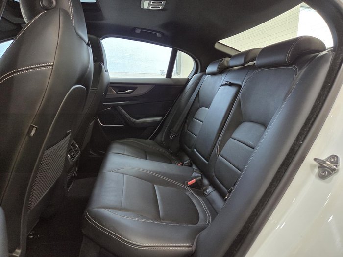 2020 Jaguar XE P300 R-Dynamic HSE