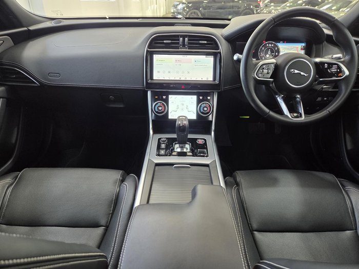 2020 Jaguar XE P300 R-Dynamic HSE