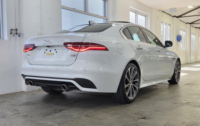 2020 Jaguar XE P300 R-Dynamic HSE