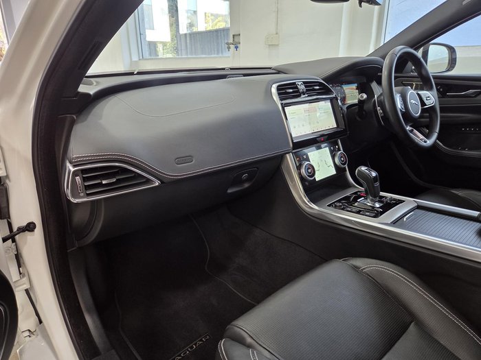 2020 Jaguar XE P300 R-Dynamic HSE