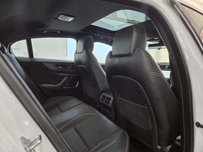 2020 Jaguar XE P300 R-Dynamic HSE