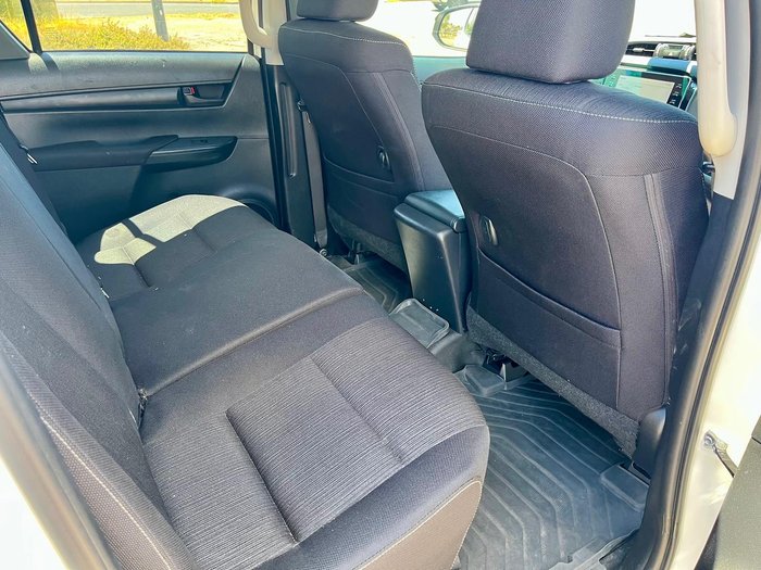 2023 Toyota Hilux SR