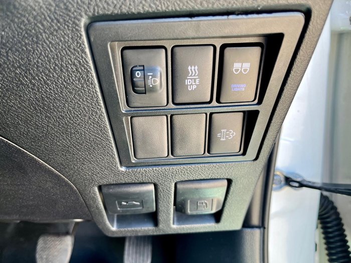 2023 Toyota Hilux SR