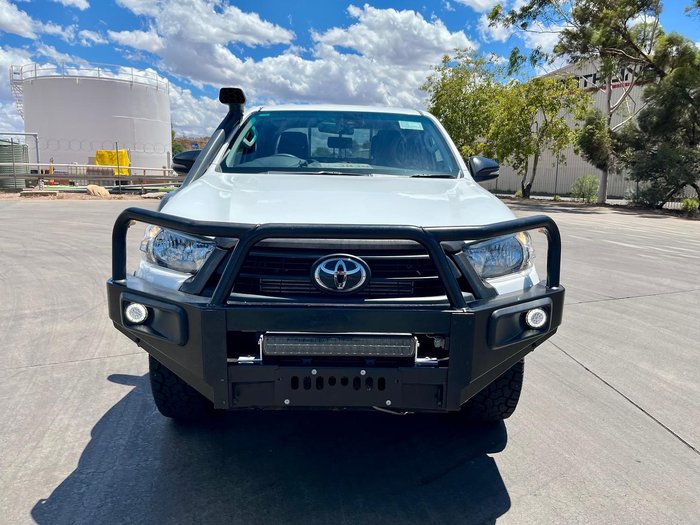 2023 Toyota Hilux SR