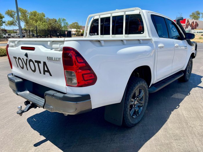 2023 Toyota Hilux SR