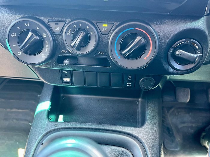 2023 Toyota Hilux SR