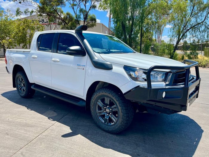 2023 Toyota Hilux SR