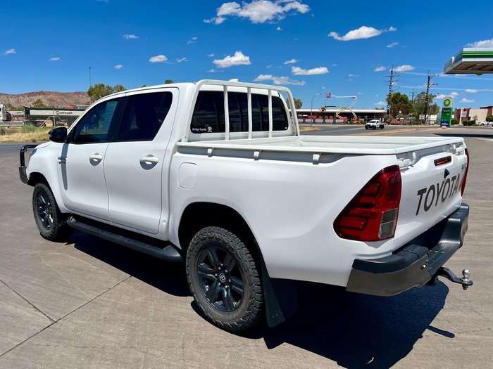 2023 Toyota Hilux SR