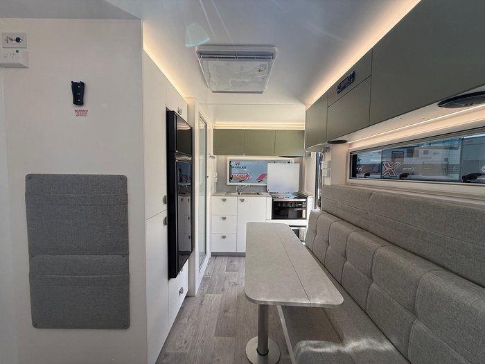 2025 Traveller Destination Track 13