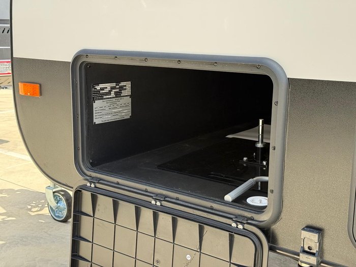 2025 Traveller Destination Track 13