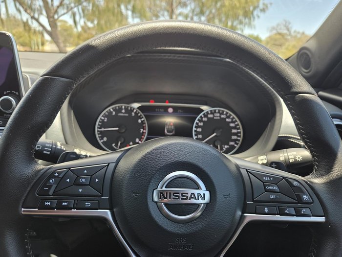 2020 Nissan JUKE ST-L F16 Fuji Sunset Red