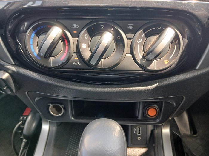 2021 Nissan Navara SL