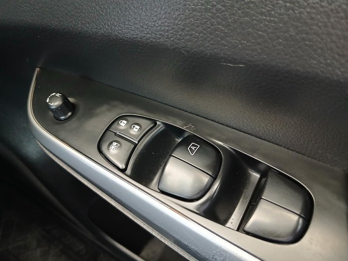 2022 Nissan Navara SL