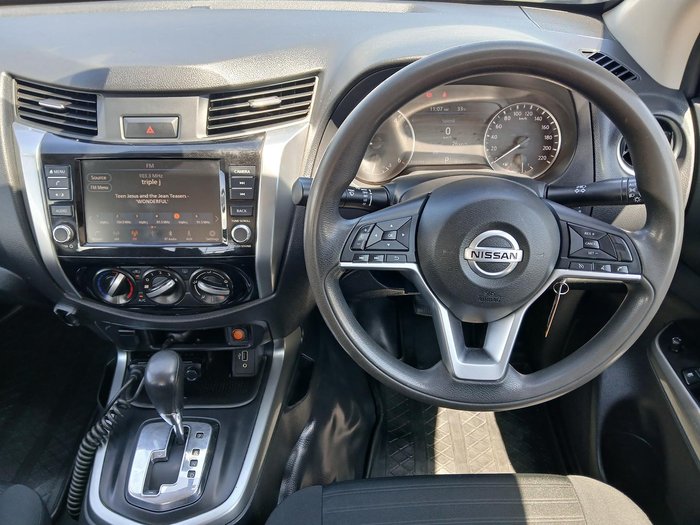 2022 Nissan Navara SL