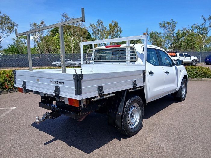 2022 Nissan Navara SL