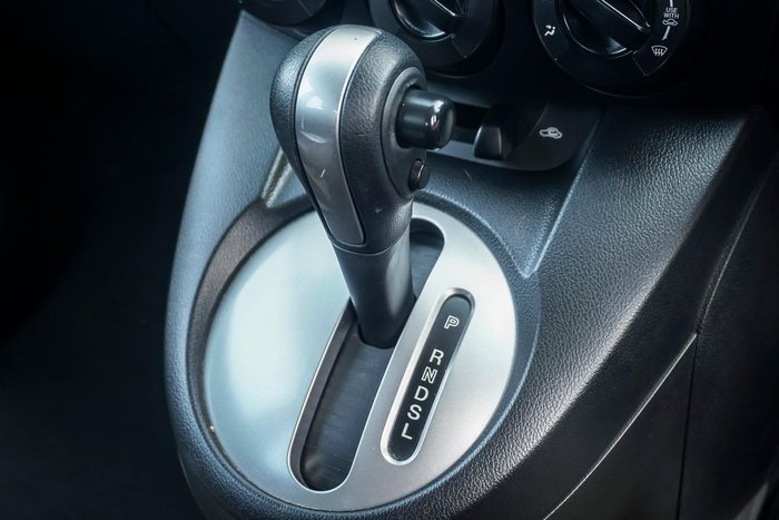 2014 Mazda 2 Neo Sport