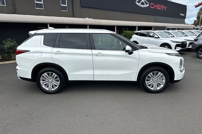 2024 Mitsubishi Outlander LS