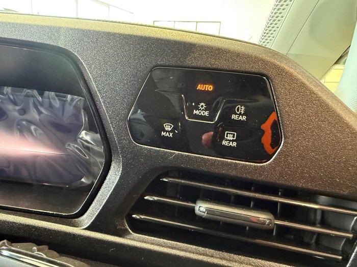 2025 Volkswagen Caddy TSI220