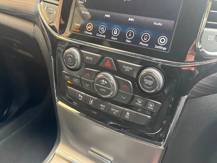 2020 Jeep Grand Cherokee Night Eagle