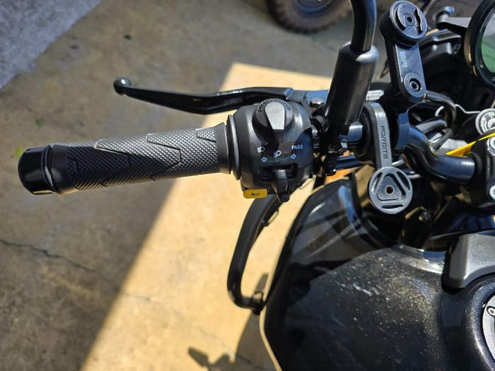 2025 ROYAL ENFIELD (SEE ALSO ENFIEL HIMALAYAN 450 Black