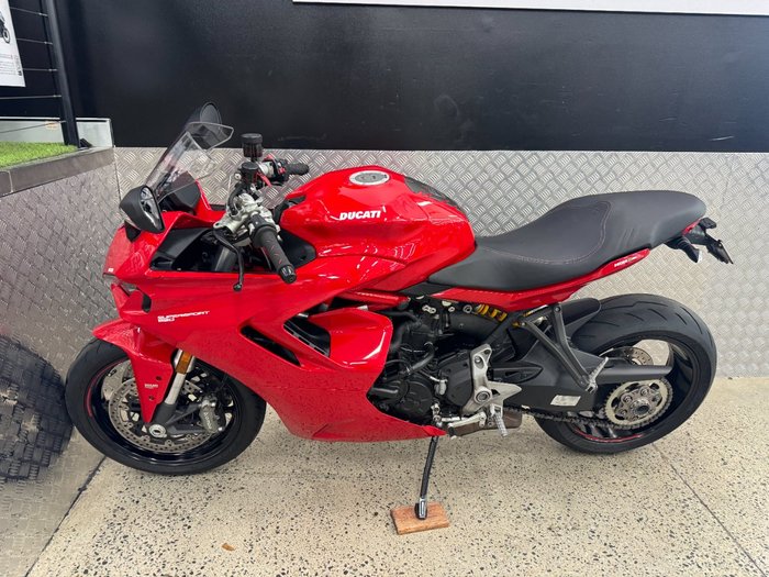 2022 DUCATI SUPERSPORT 950 RED
