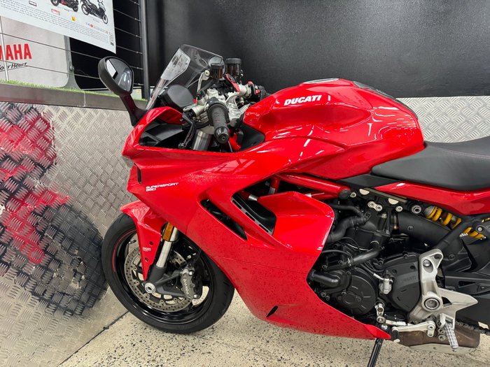 2022 DUCATI SUPERSPORT 950 RED