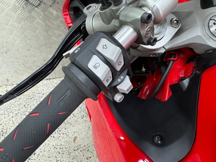 2022 DUCATI SUPERSPORT 950 RED