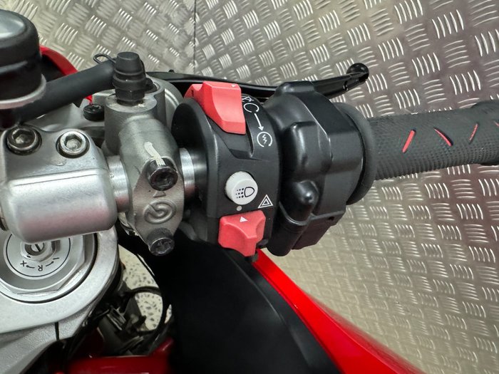 2022 DUCATI SUPERSPORT 950 RED