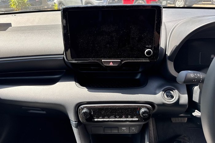 2025 Toyota Yaris SX Hybrid