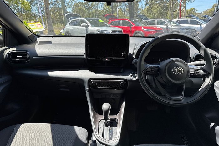 2025 Toyota Yaris SX Hybrid