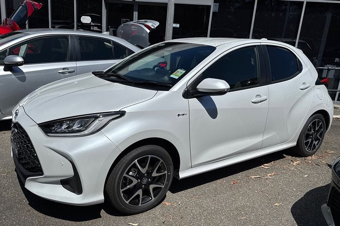 2025 Toyota Yaris SX Hybrid