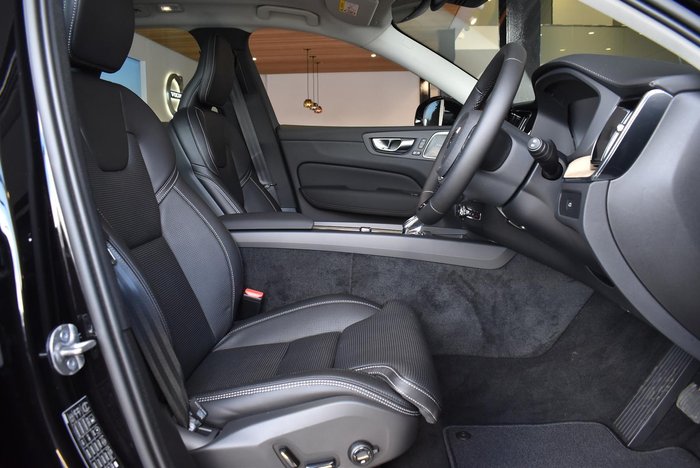 2025 Volvo XC60 Ultra B5 Dark MY26 AWD Onyx Black