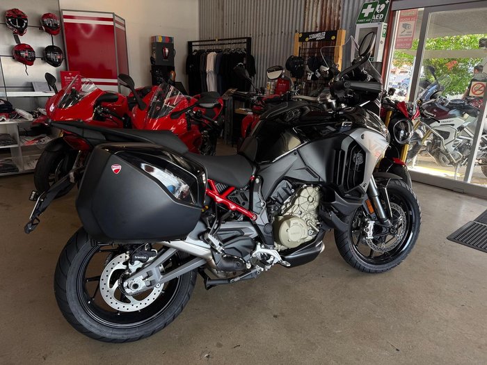 2025 Ducati Multistrada V4S Multistrada Black
