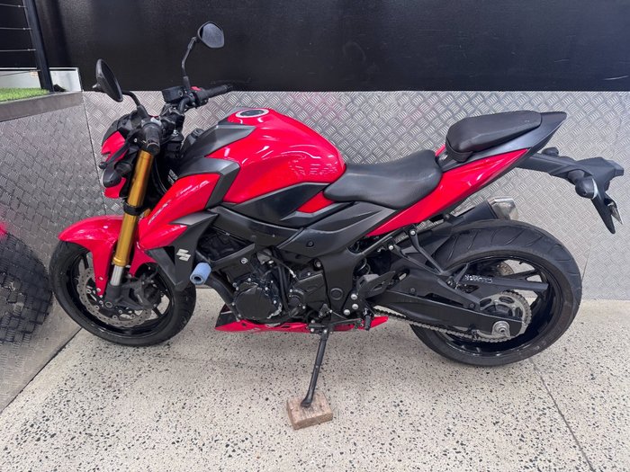 2017 Suzuki GSX-S750 RED